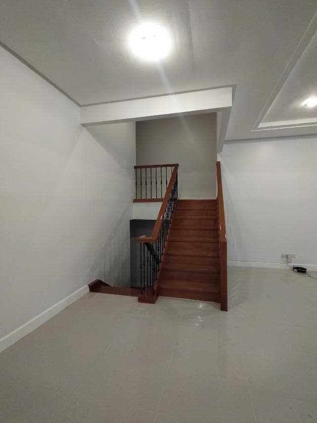 Tropical Modern Split Level - photo 5