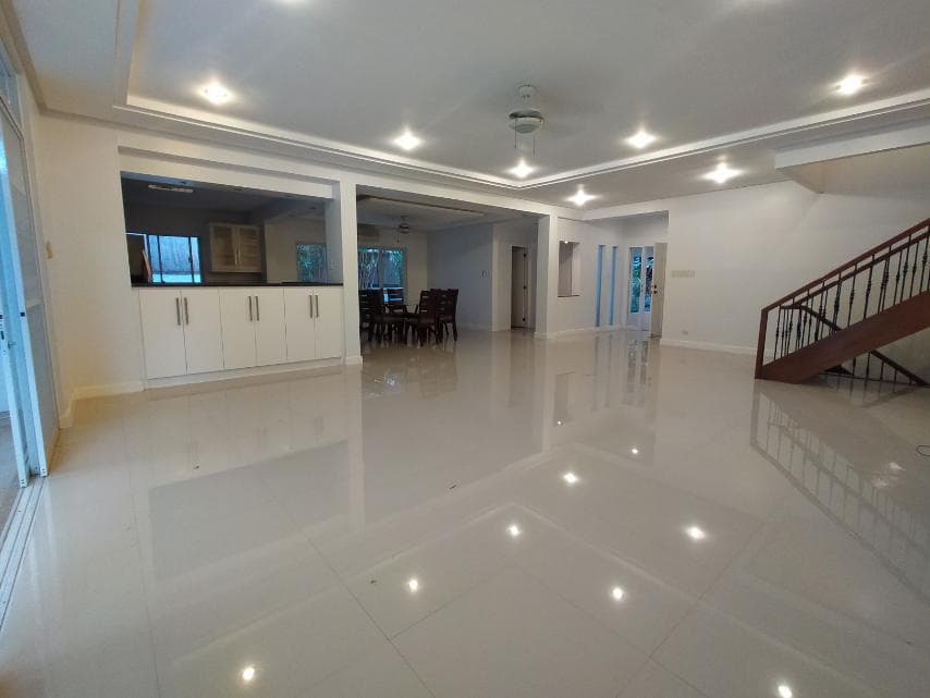 Tropical Modern Split Level - photo 3