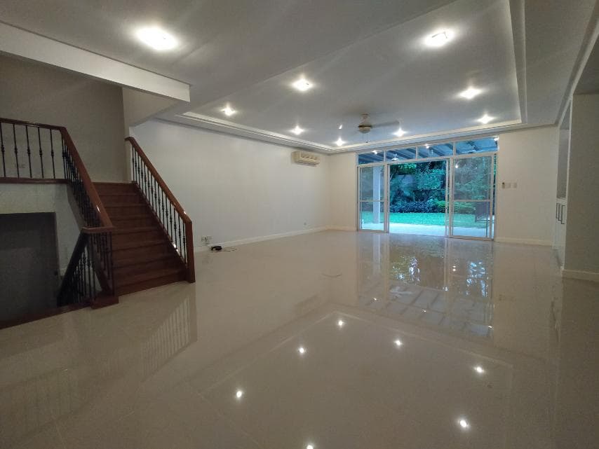 Tropical Modern Split Level - photo 4