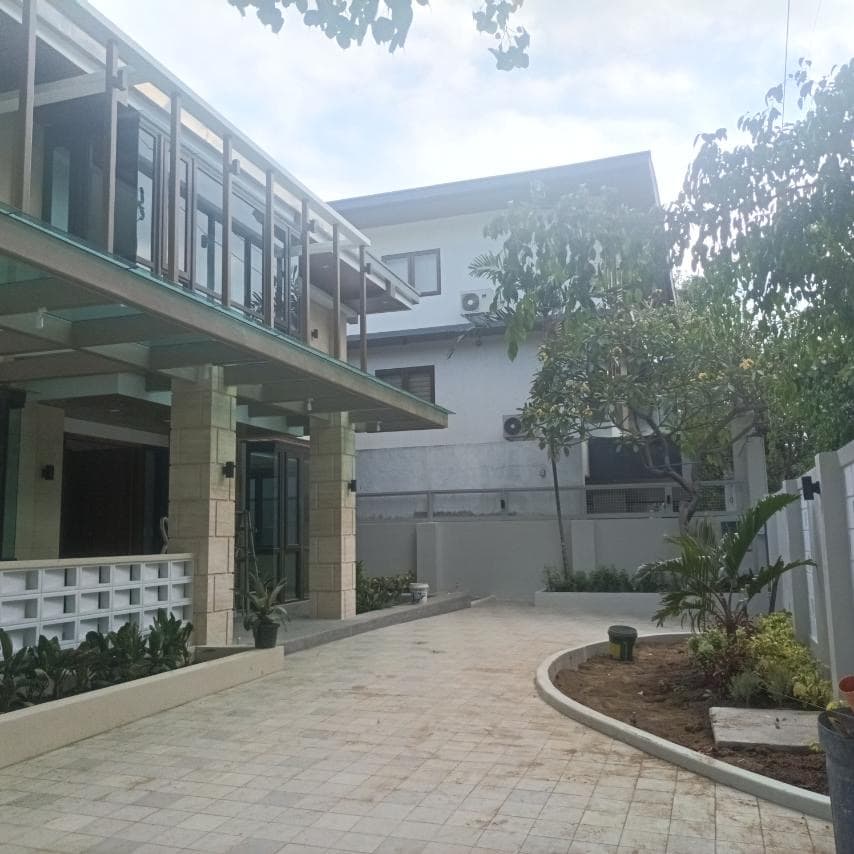 Newly Renovated 2 Storey House - photo 2