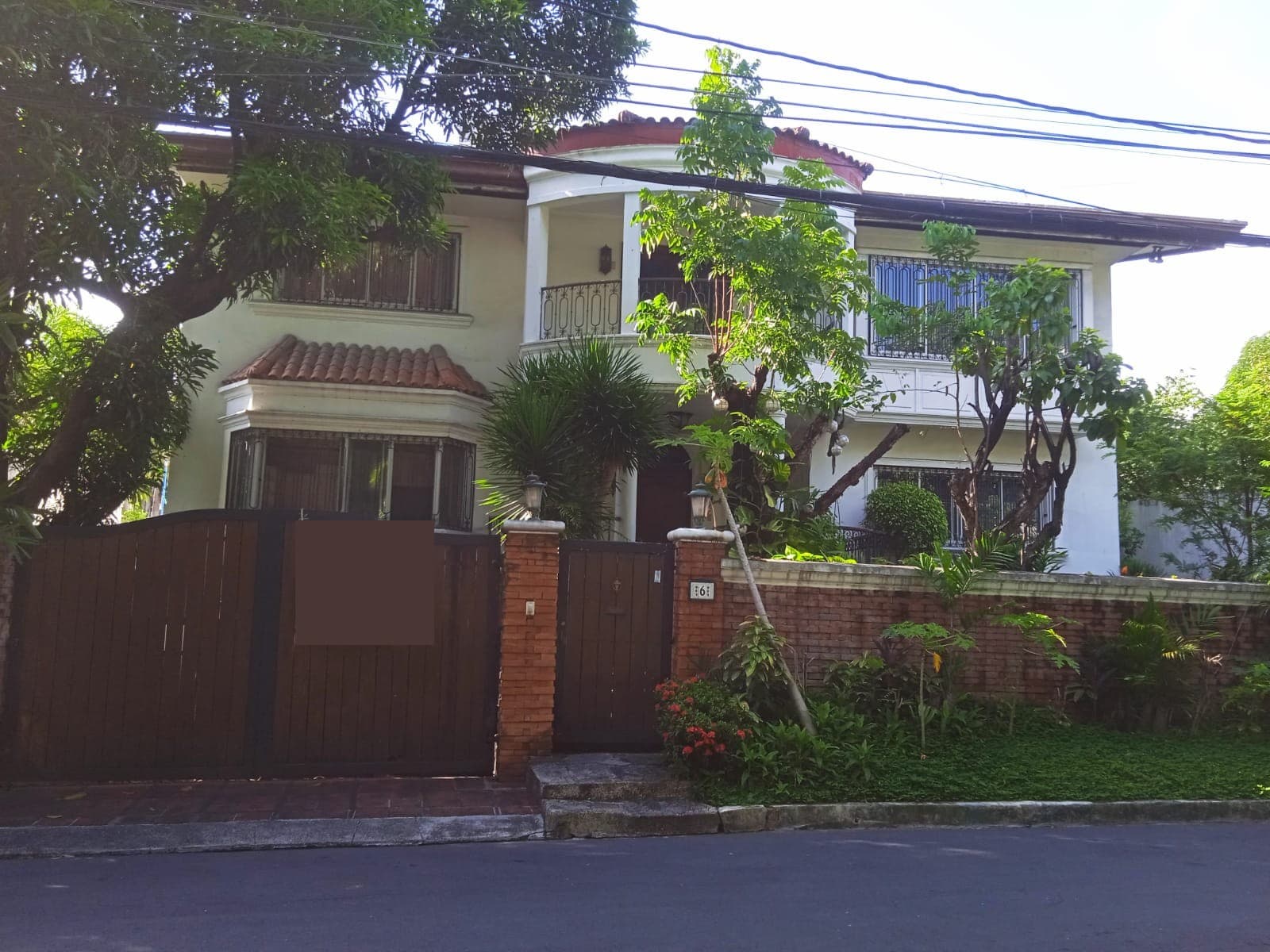 Large House with Private Park - San Lorenzo, Makati - photo 1