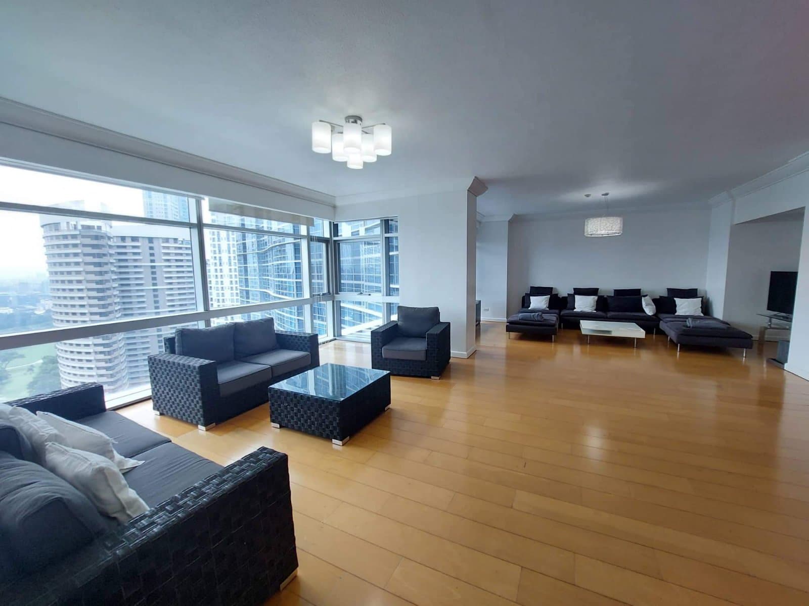 Beautiful 3 bedroom unit - photo 2