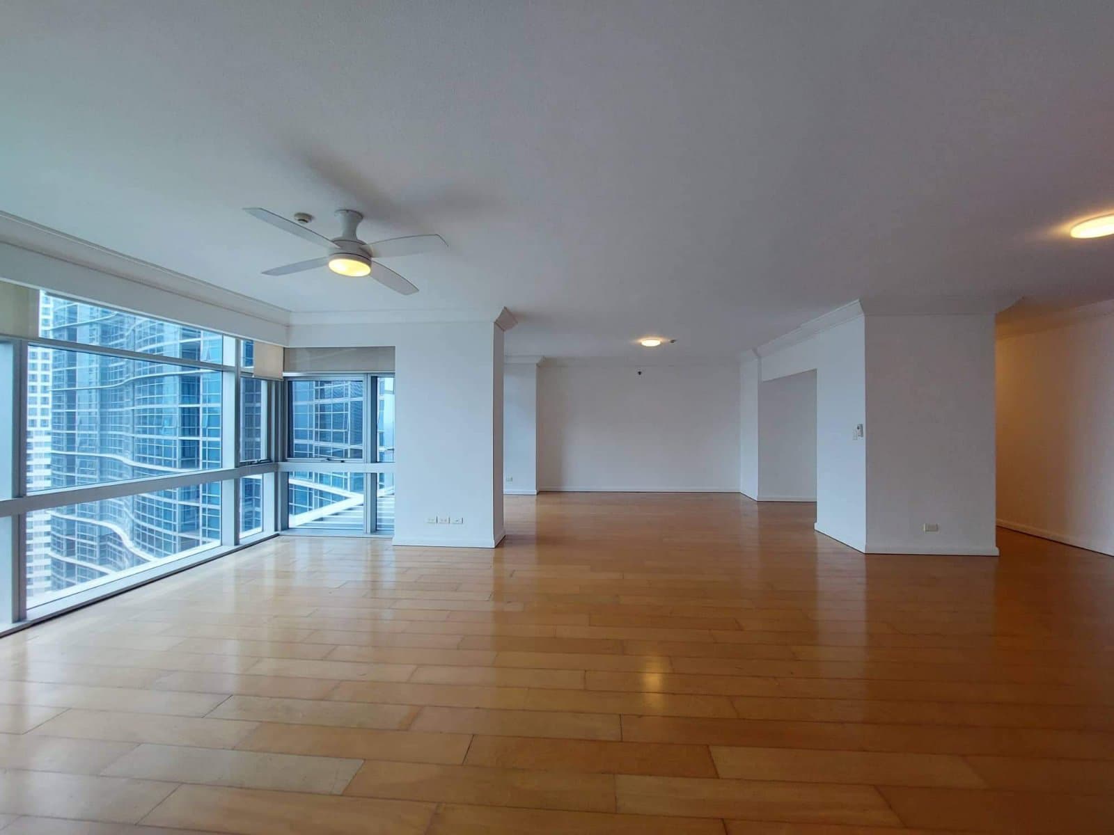 Unfurnished 3 bedroom - photo 2