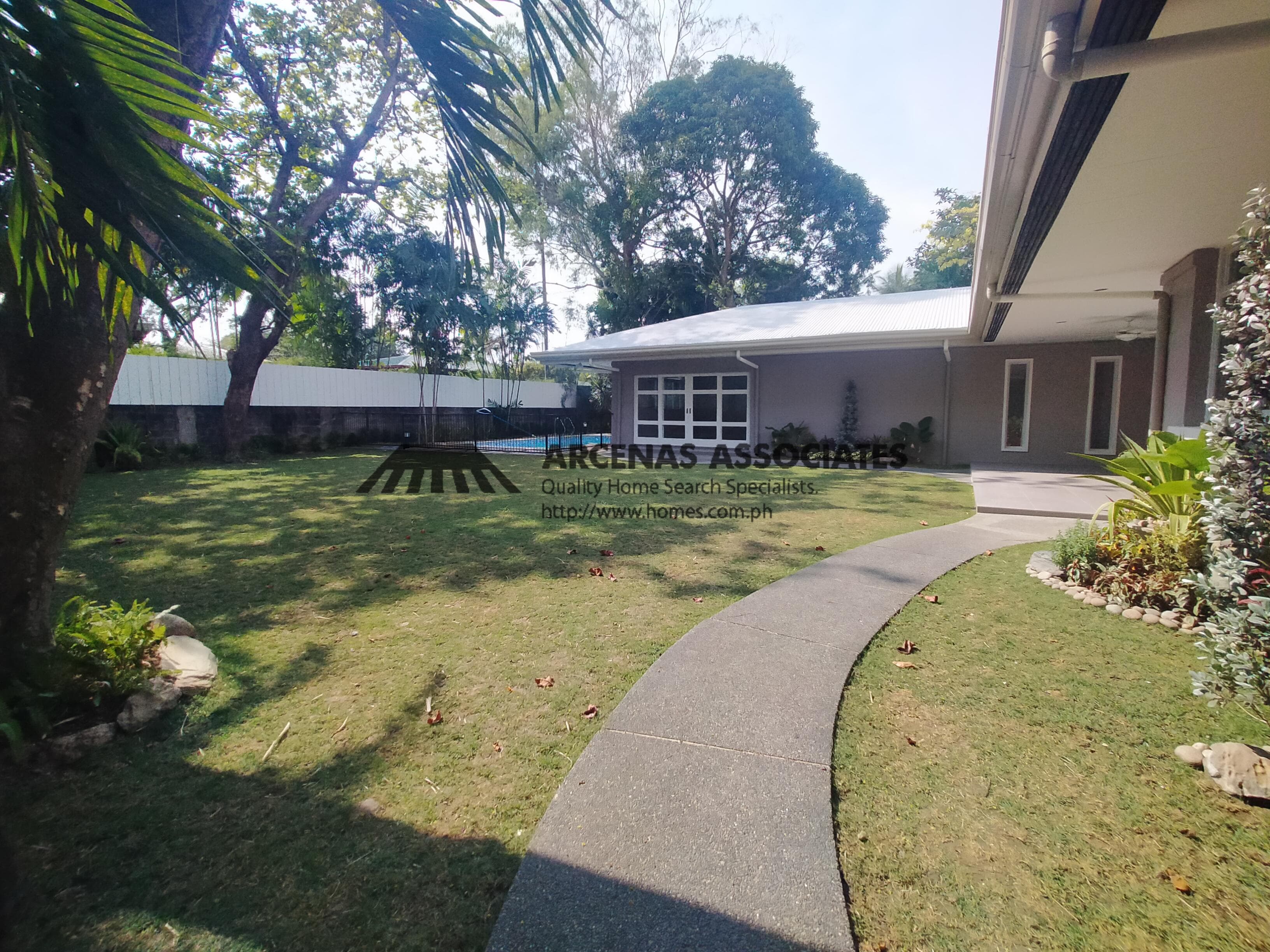 Modern corner 5 Bedroom House - photo 3