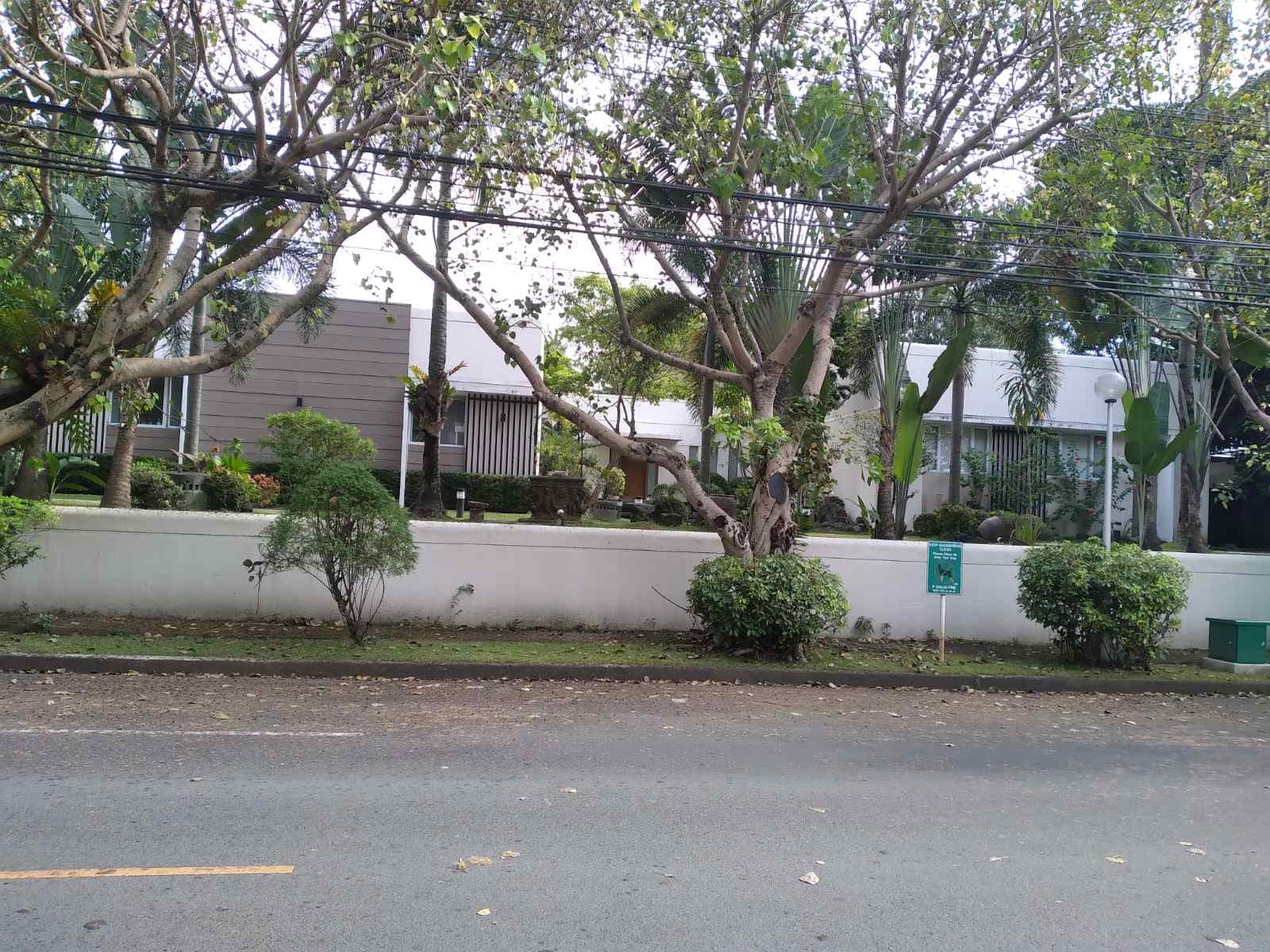 Modern and stately bungalow - Dasmarinas Village, Makati - photo 1