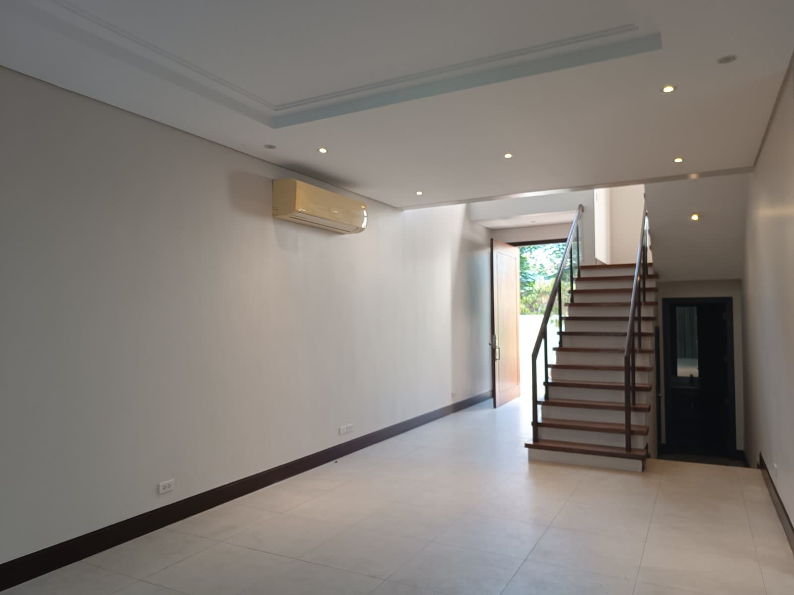 Duplex house with pool - photo 2