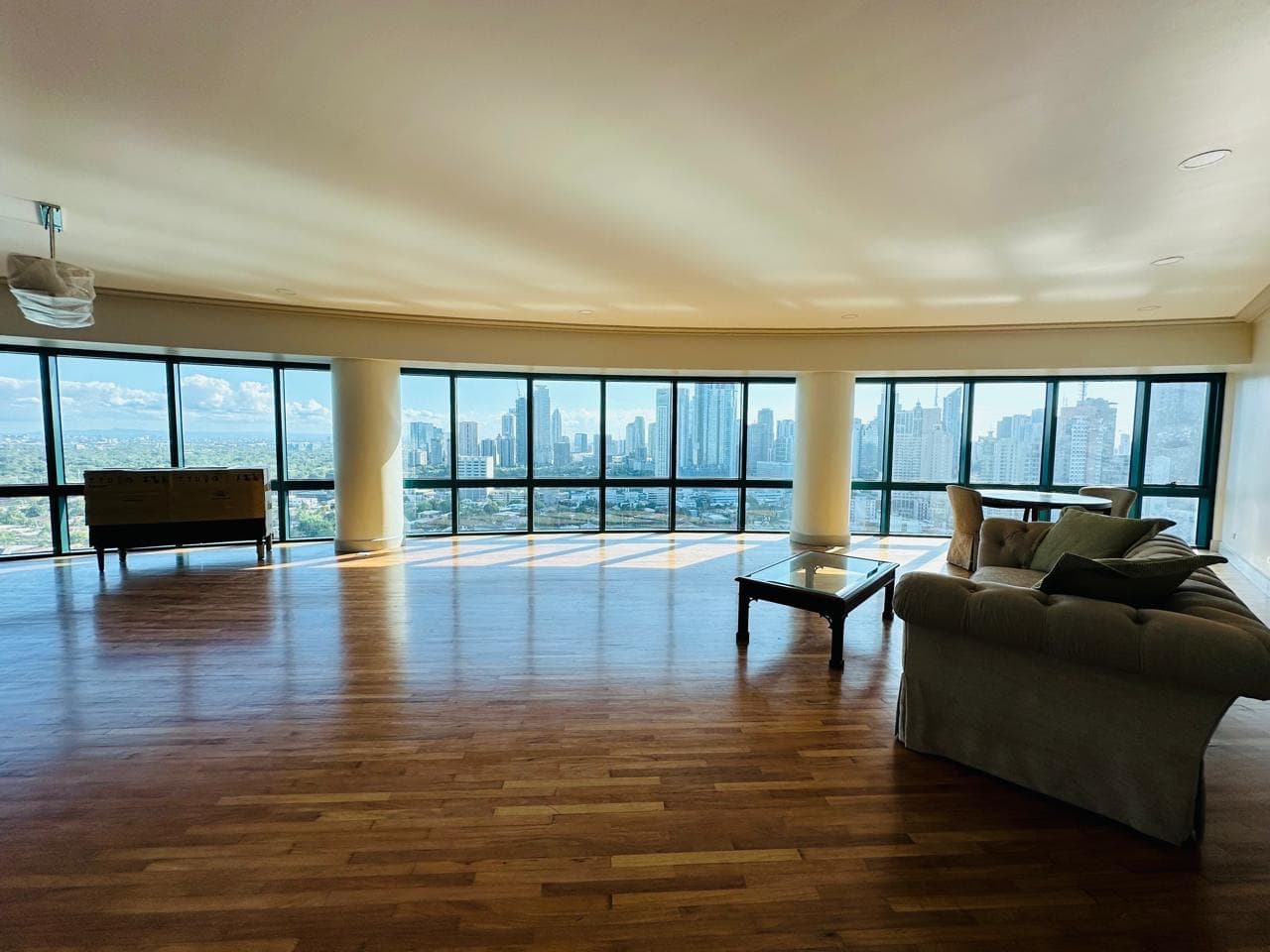 Newly Painted 3 Bedroom Unit - Rockwell Center, Makati - photo 1