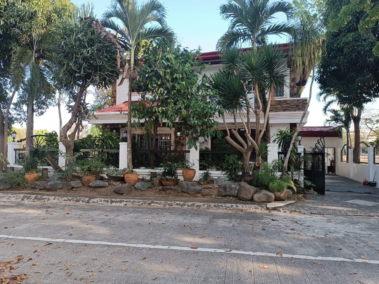 Single Detached House - Southwoods, Outside Metro Manila - photo 1