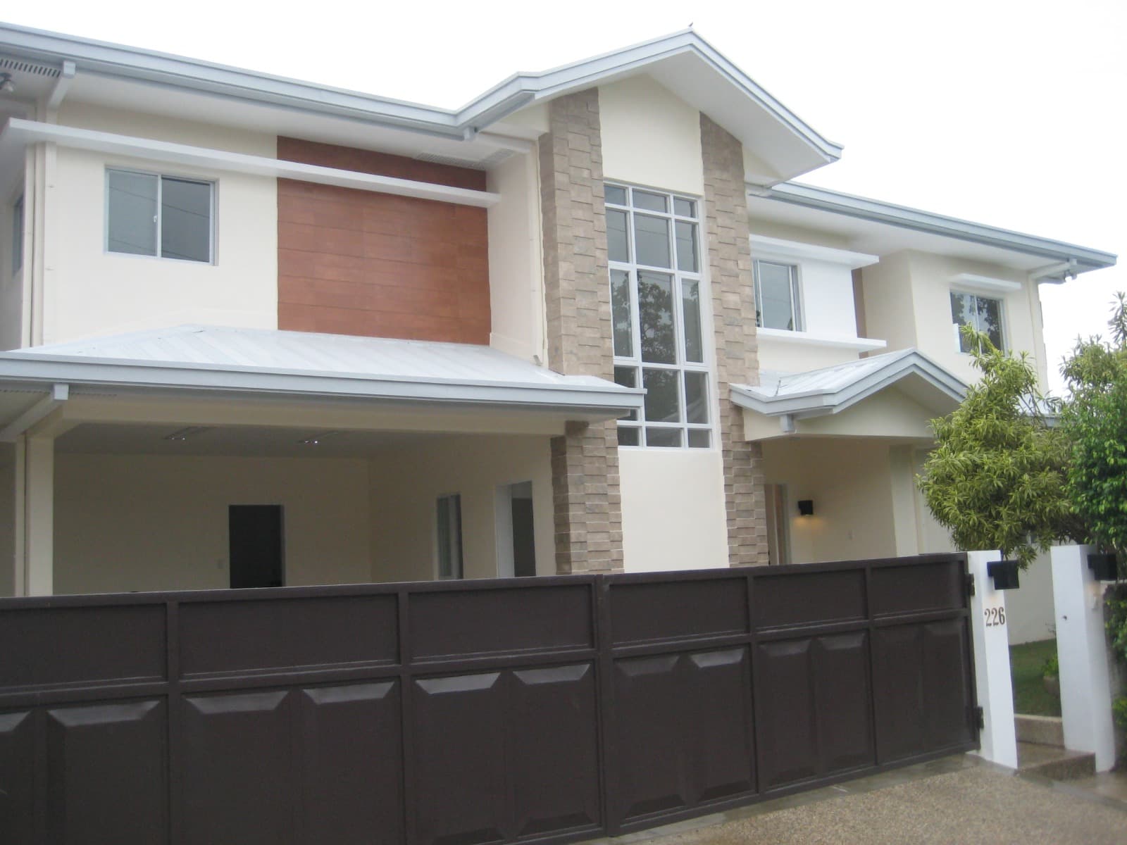 Modern 2 Storey - Ayala Alabang, Muntinlupa - photo 1